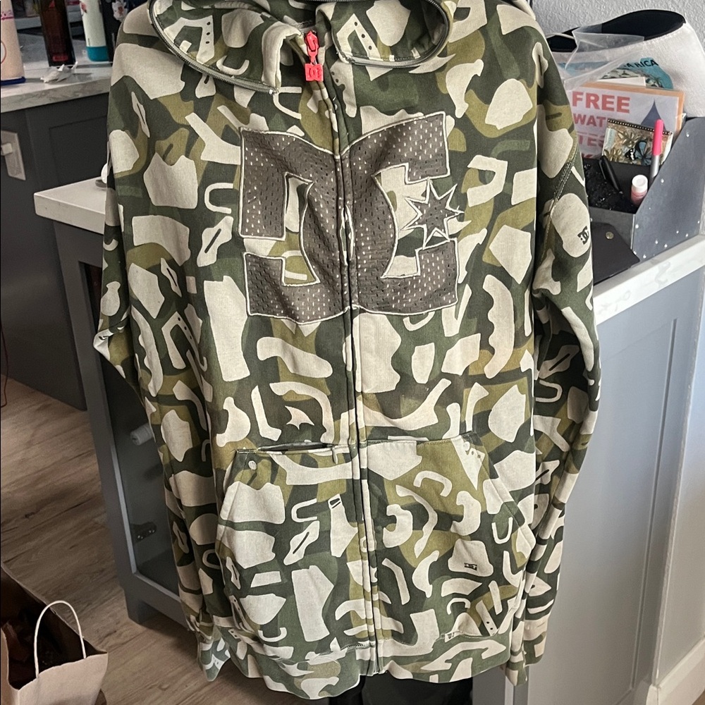 XL DC camouflage zip up sweatshirt
